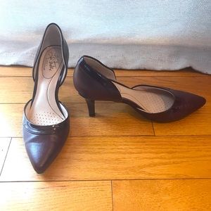 Life Stride heels in perfect condition, burgundy color, size 7.